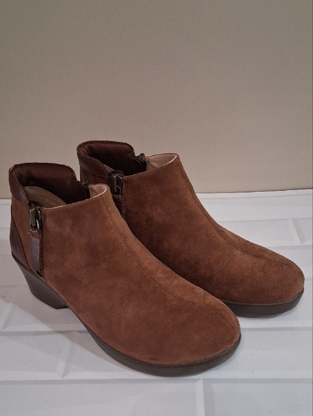 Alegria Sloan Brown Suede Bootie Size 8 - Picture 2 of 11